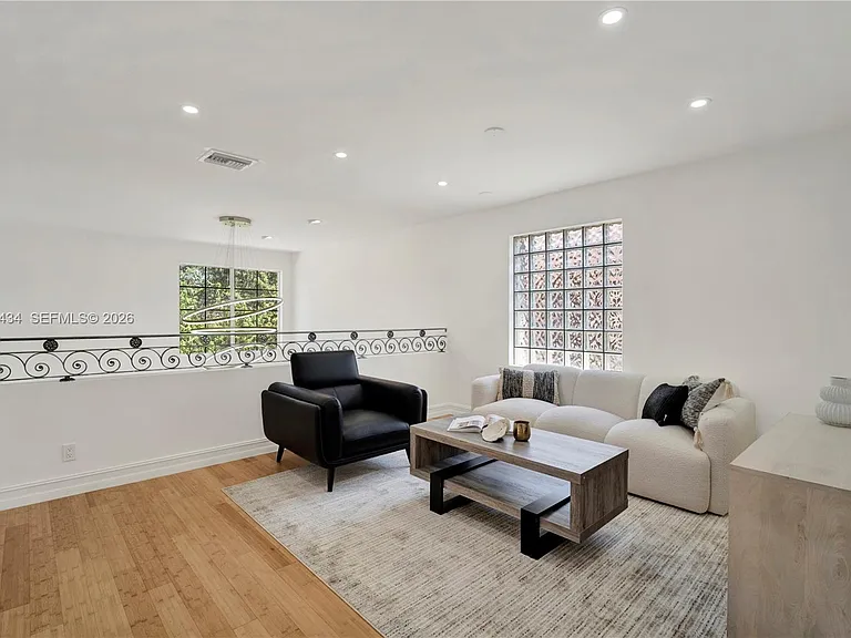 1251 Hayes St — Photo 26