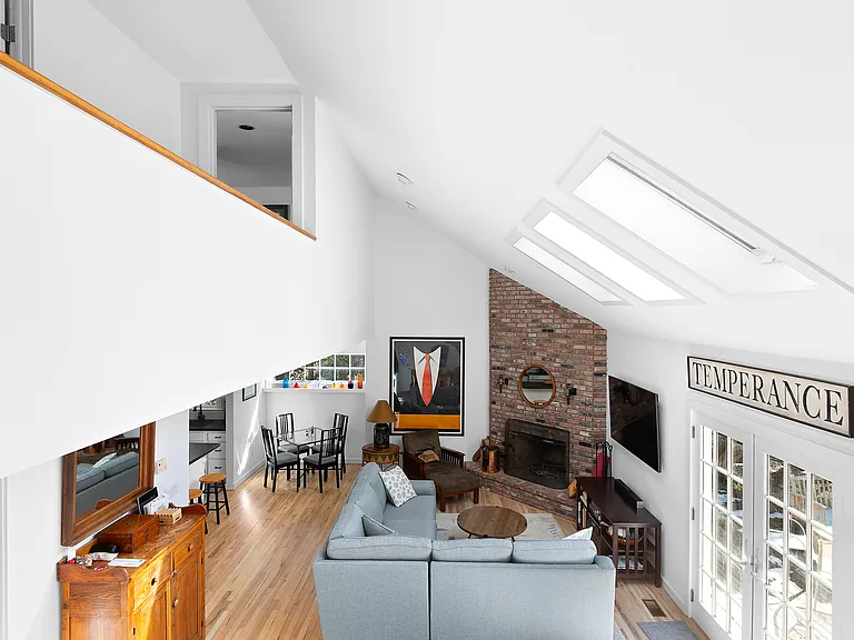 135 Wooley St — Photo 10