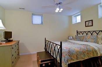 2nd image of 1518 W School St #1