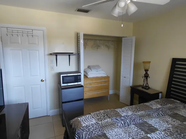 8009 NW 28th St, Sunrise, FL 33322