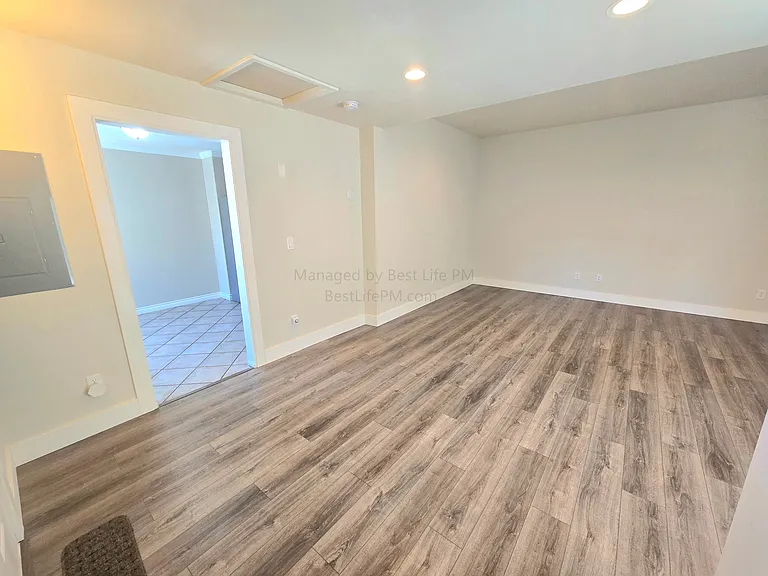 114 SE 218th Ave — Photo 24