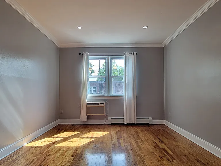 2076 E 55th St #3 — Photo 11