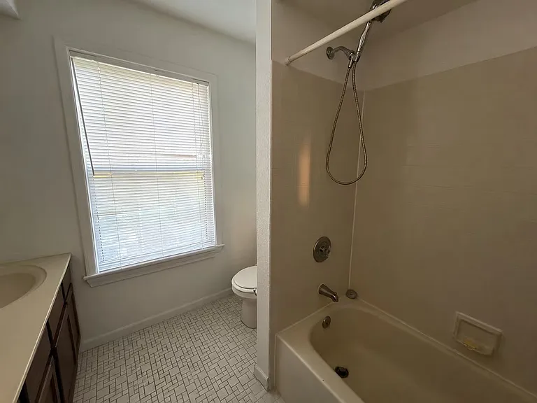 103 Claridge Ct #4 — Photo 9