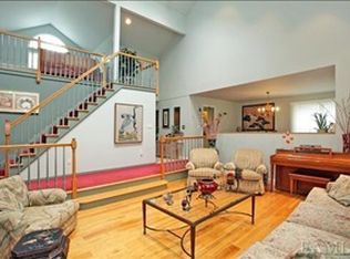 22 Cross River Rd, Mount Kisco, NY 10549