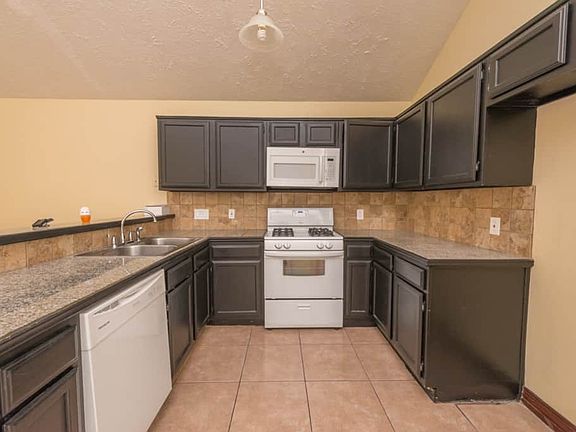 3rd image of 18107 Beaverdell Dr