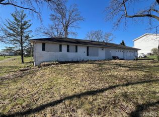 2806 Yaeger Rd, Saint Louis, MO 63129