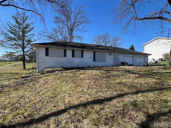 2806 Yaeger Rd, Saint Louis, MO 63129