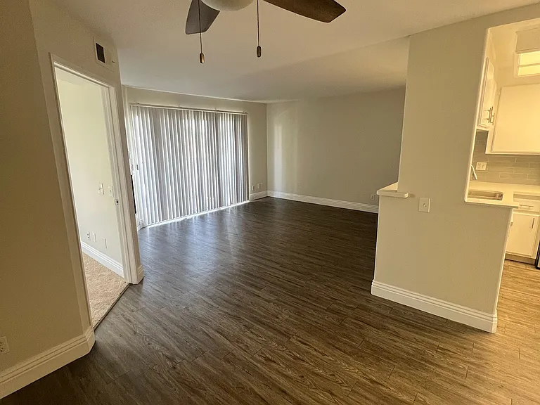 Redondo Palms — Photo 13