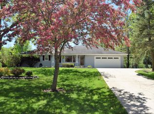 N21W28337 Beach Rd, Pewaukee, WI 53072