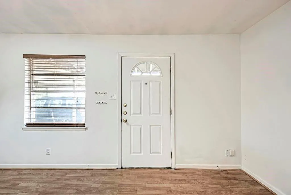 2 bed, 1.0 bath, 800 sqft, $1,995 — Photo 3