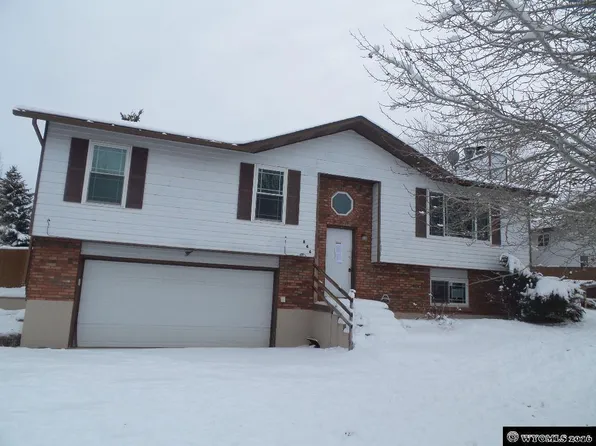 306 Herschler Ave, Evanston, WY 82930