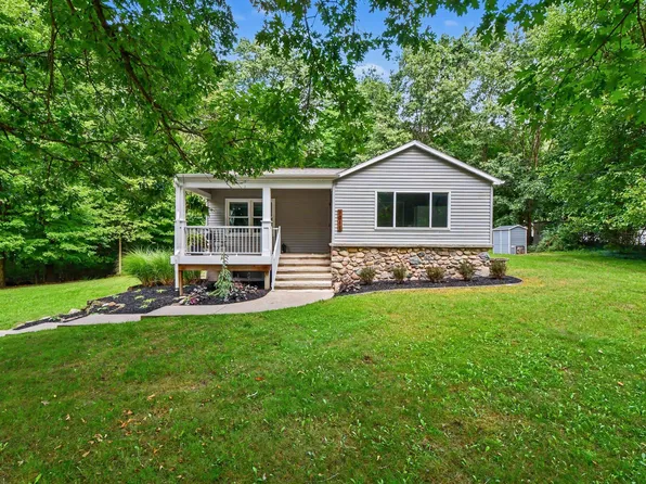 7911 68th St SE, Alto, MI 49302