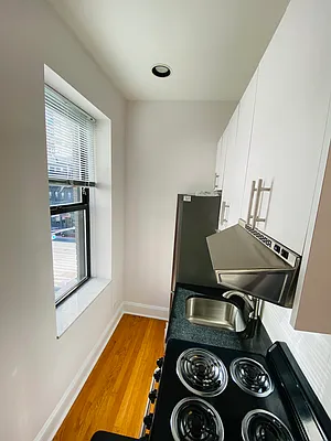 Rented by Metropolis Real Estate of Manhattan | media 12