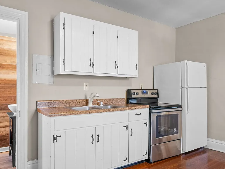 Marion St - 117 — Photo 18