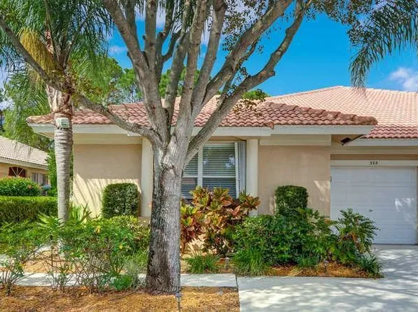 392 Coral Trace Cir W, Delray Beach, FL 33445