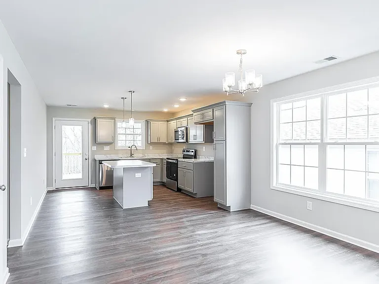 333 Hillcrest Ave — Photo 3