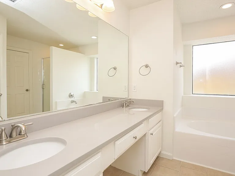 657 Edgewood Dr — Photo 12