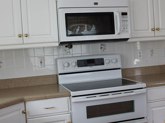 Upgarded appliances thoughout