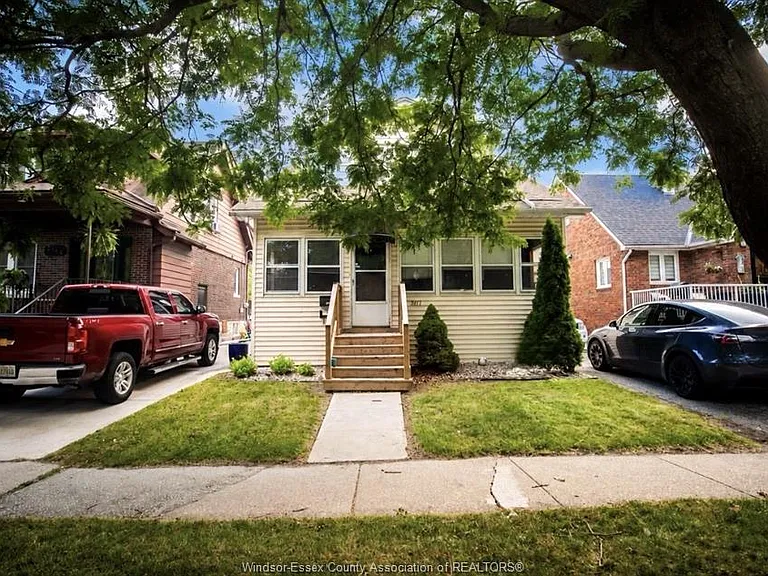 2177 Dougall Ave #UPPER — Photo 1