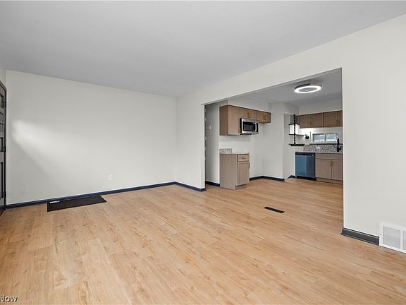 5th image of 897 Livermore Ln