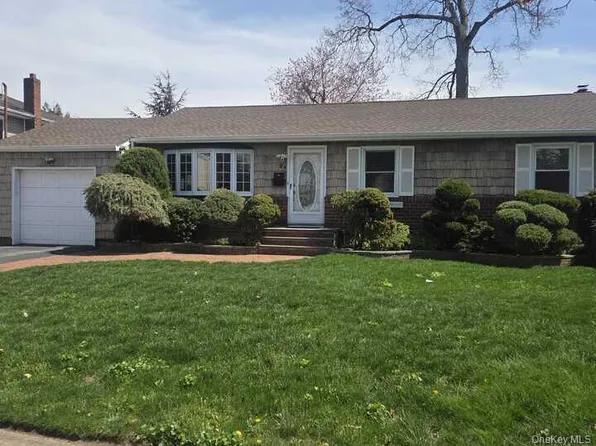 21 Norman Street, Lynbrook, NY 11563