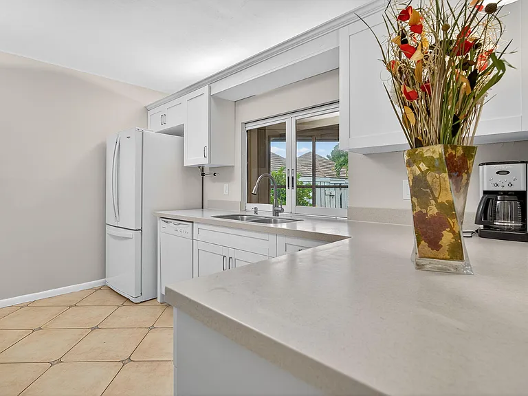 1127 E Seminole Ave #8A — Photo 6