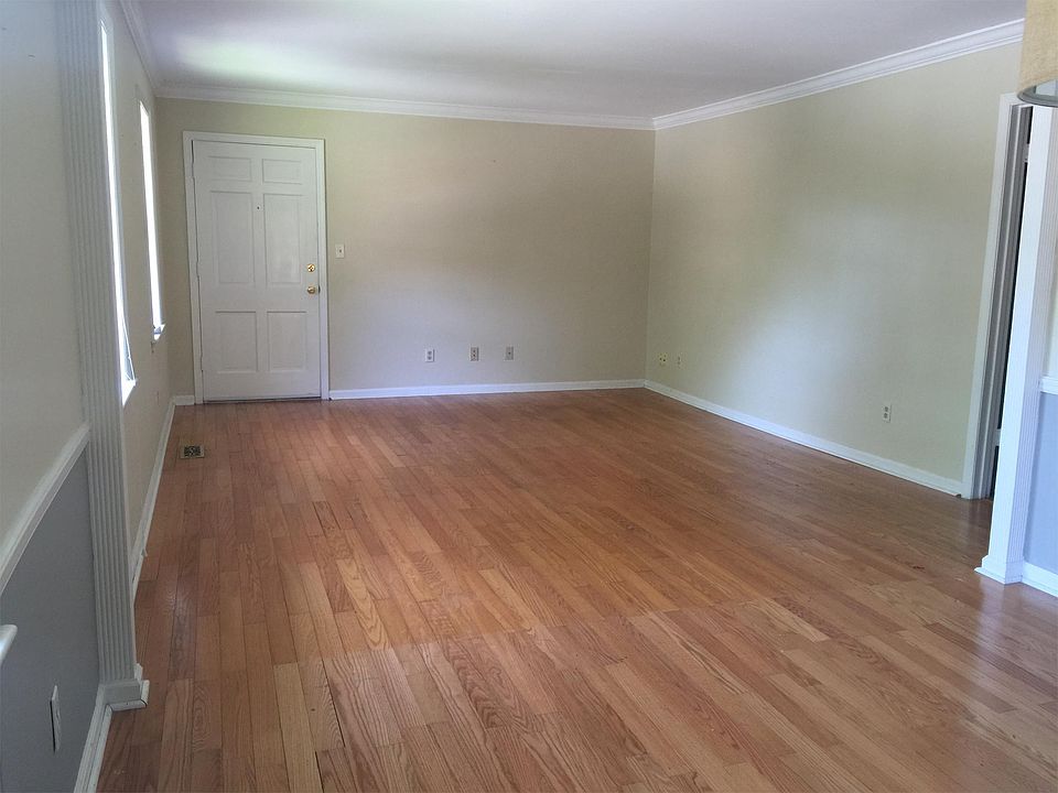 2nd image of 855 Vestavia Villa Ct APT A