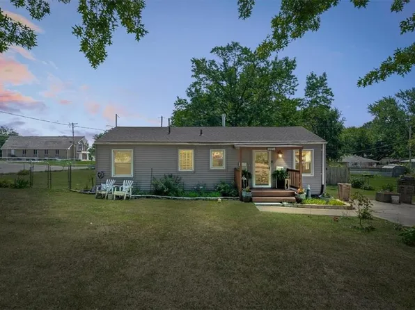 8301 Spring Valley Rd, Raytown, MO 64138
