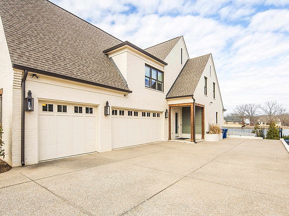 2nd image of 160 N Lake Rd