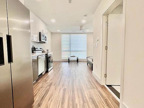 3rd image of 4900 Pine St #302