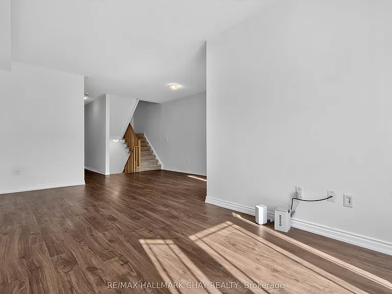 38 Milson Cres — Photo 22