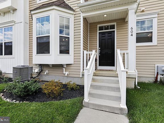 3rd image of 604 Albion Pl