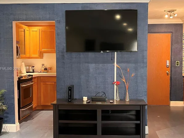 401 Golden Isles Dr, Hallandale, FL