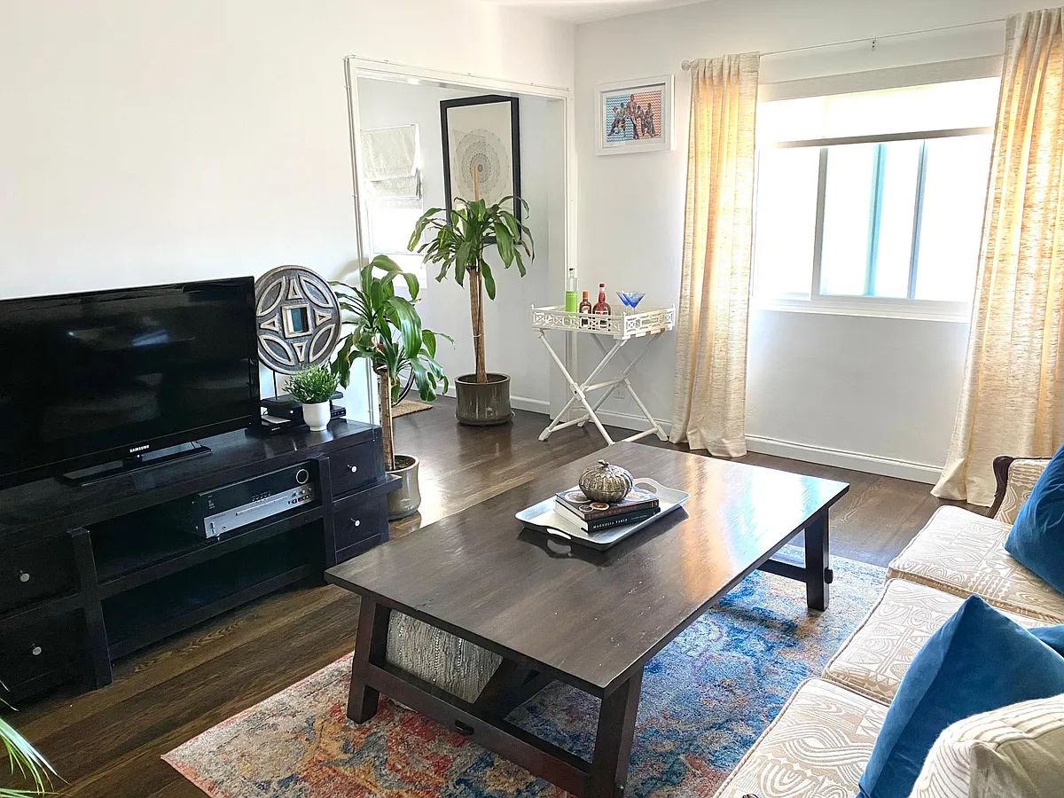 Living room - 3/4 E Nutwood St