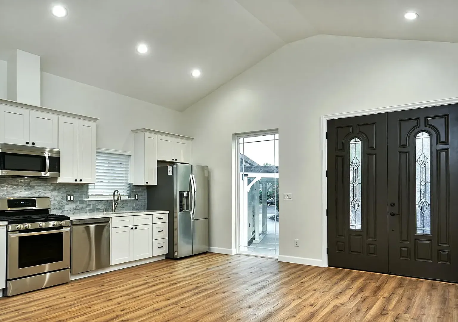 Excellent 2 Bed 2 Bath Property! — Photo 4