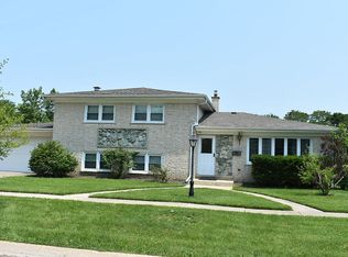 725 Marcella Rd, Des Plaines, IL 60016