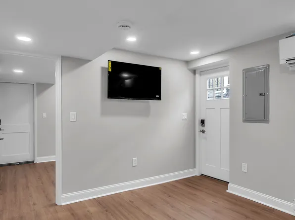 6 Alaric Ter #B, West Roxbury, MA 02132