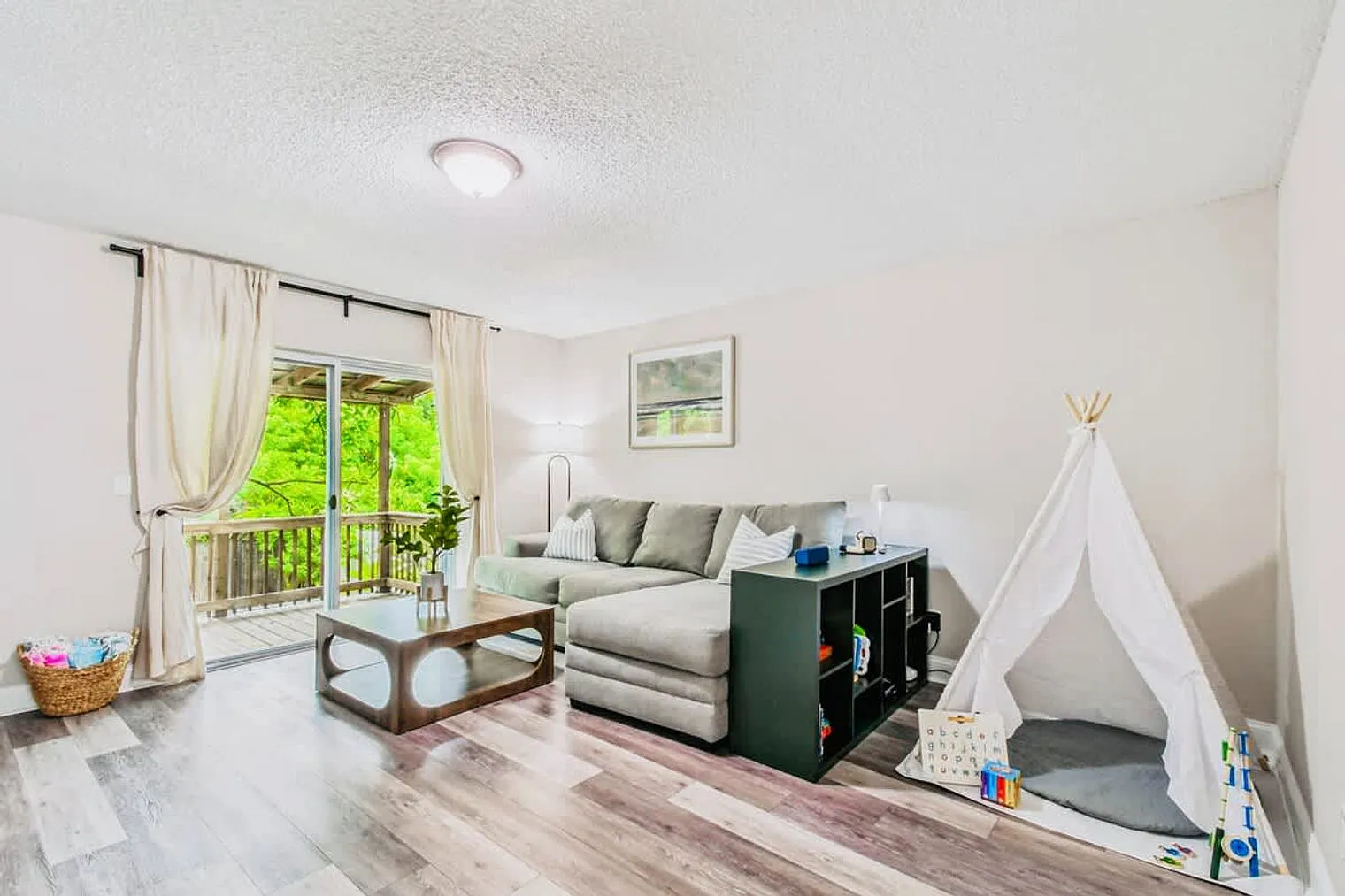 3 bed, 1.0 bath, 1248 sqft, $3,834 — Photo 1
