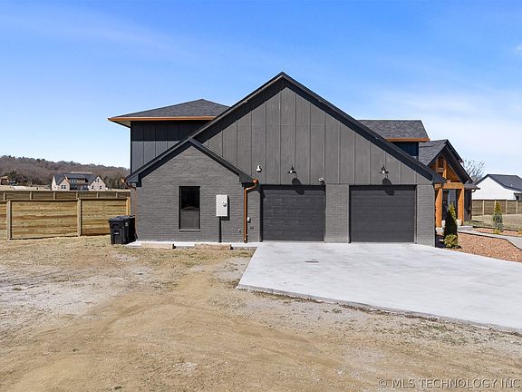 4th image of 456 Tuscan Rd E