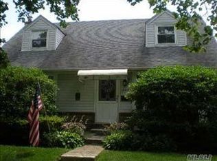 242 Buscher Ave, Valley Stream, NY 11580
