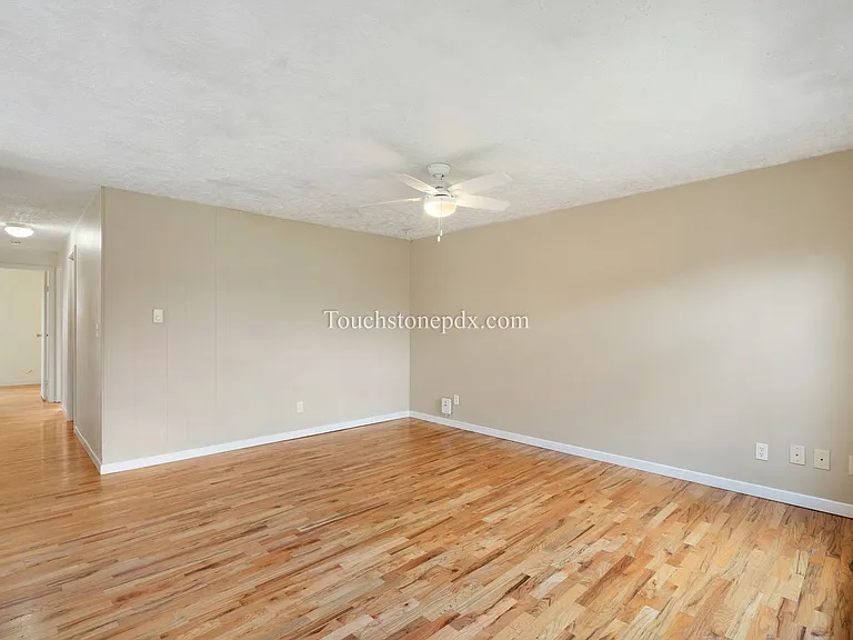 6718 SE Center St — Photo 3