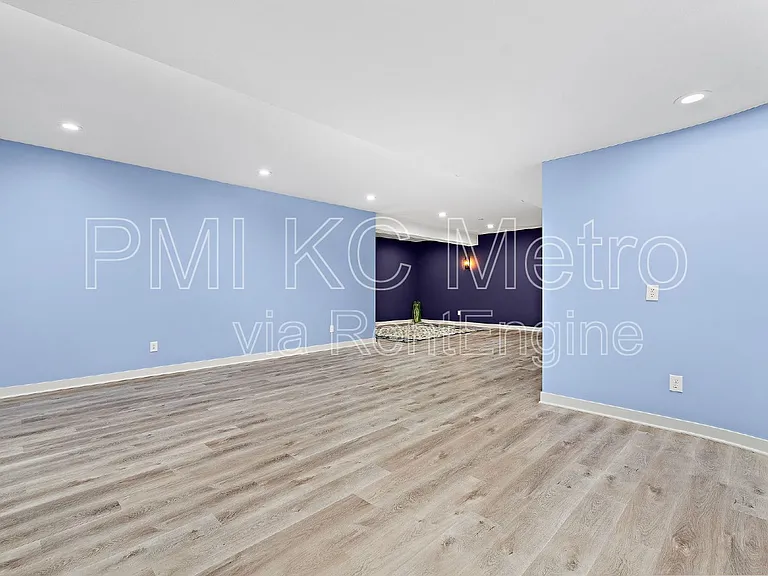 15708 Canterbury St — Photo 49