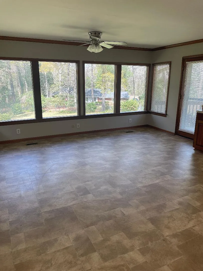 3 bed, 1800 sqft, $2,100 — Photo 3