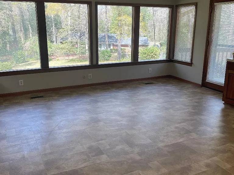 Large sitting and dining area in the eat in kitchen