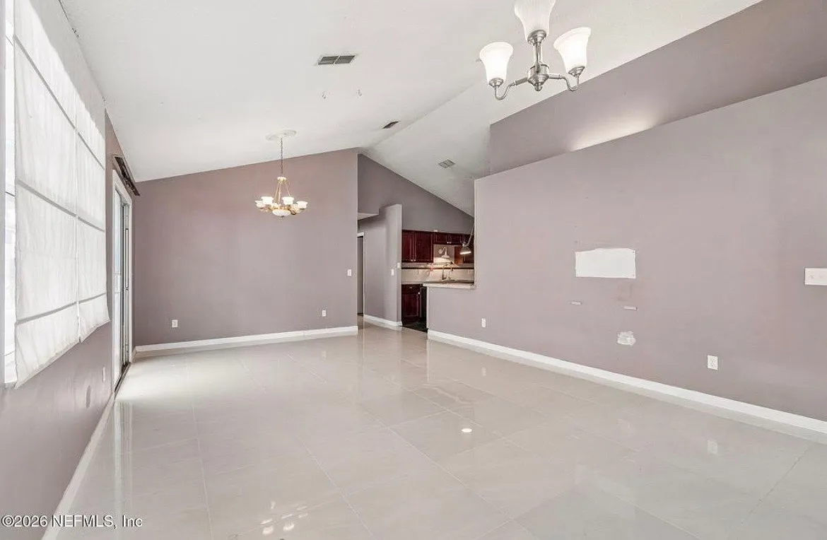 4 bed, 1400 sqft, $1,850 — Photo 1