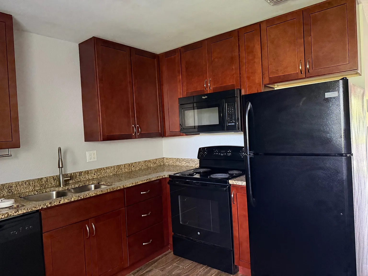 2 bed, 780 sqft, $1,675 — Photo 2