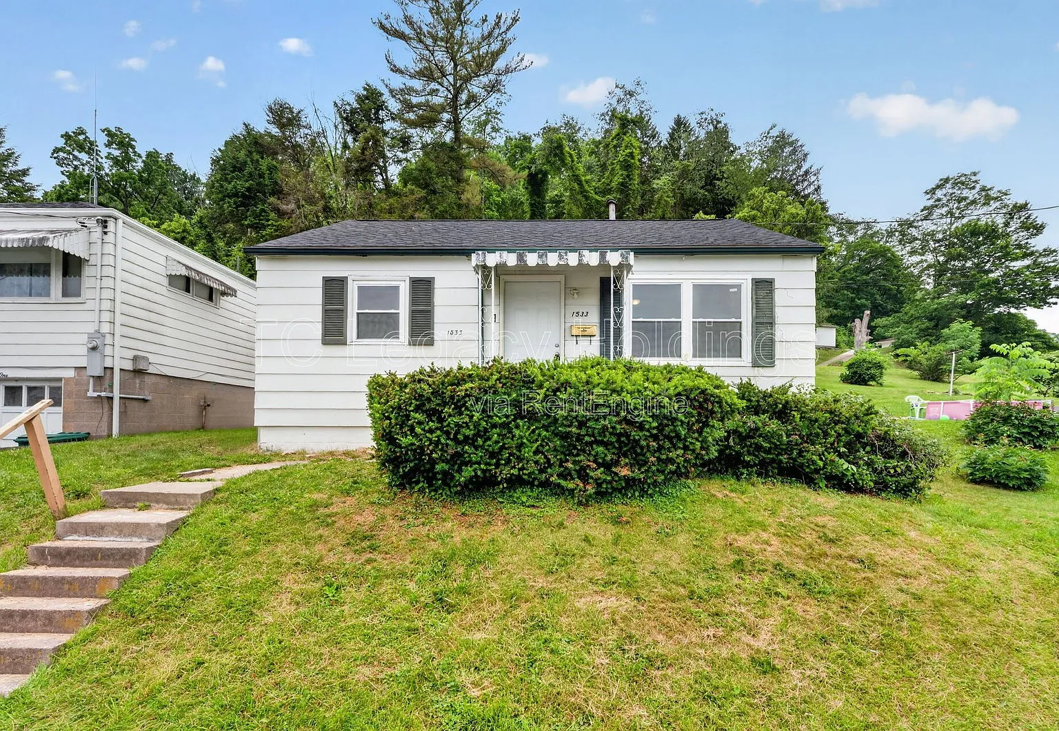 3 bed, 1.0 bath, 833 sqft, $1,150 — Photo 1