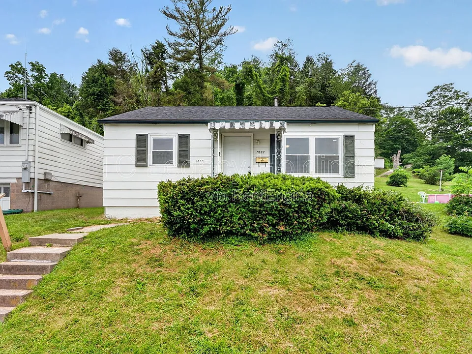 1533 Hoffman Ave