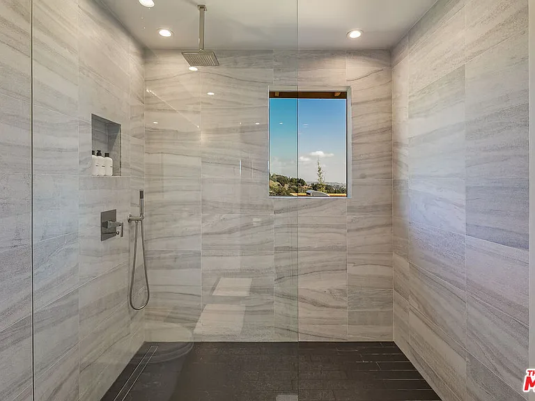2612 Carman Crest Dr — Photo 13