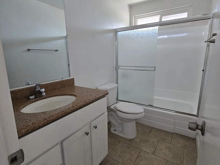 2650 E Park Ln #G — Photo 8
